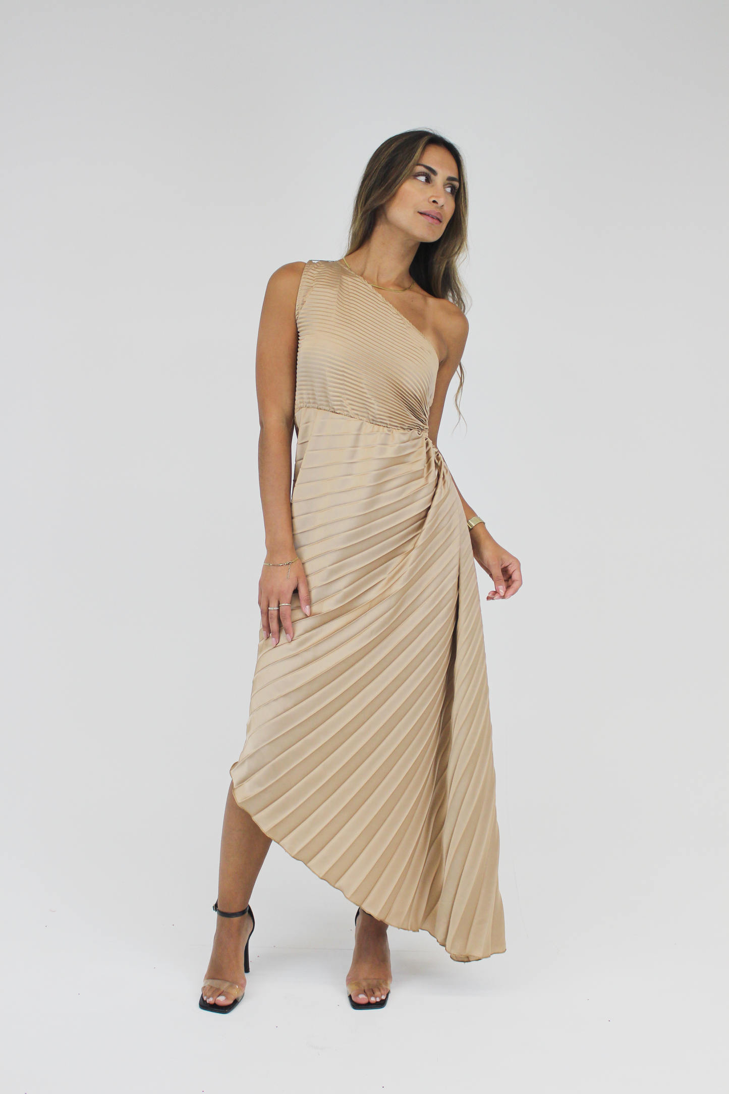 Vestido Plissado Assimétrico Midi c/ cut out
