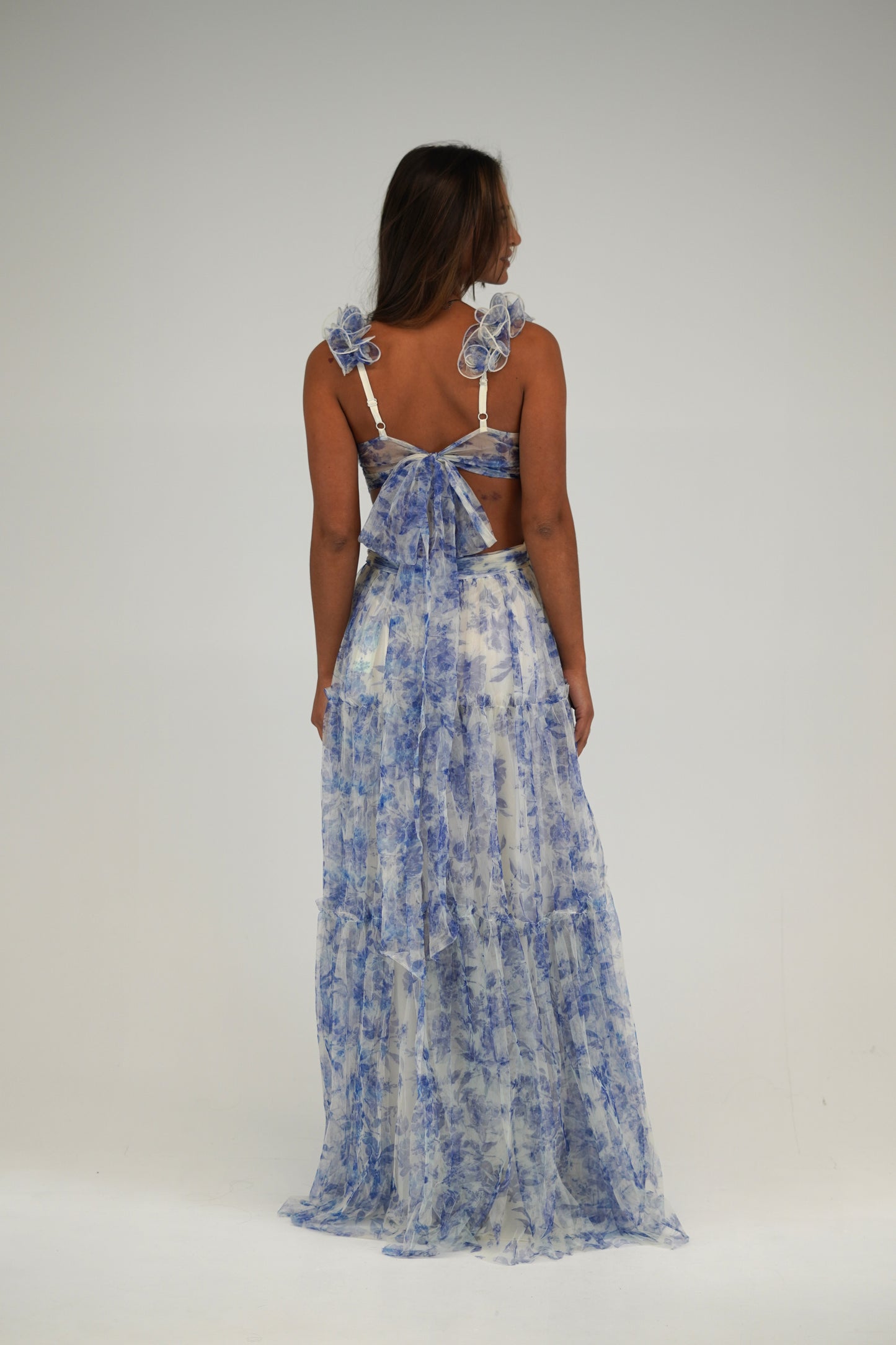 Vestido tule longo c/ alças e laço atrás