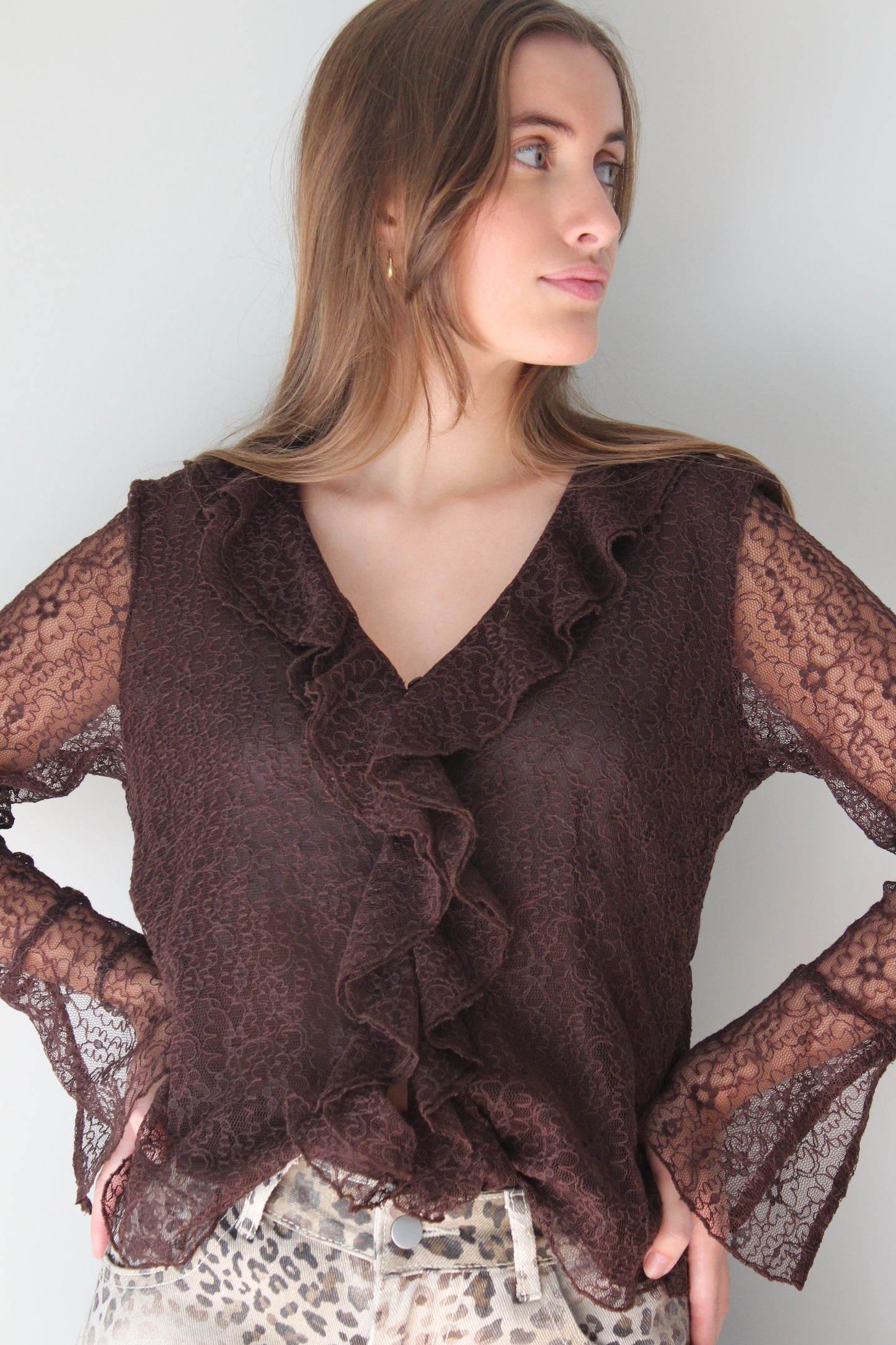 Camisa renda com folhos