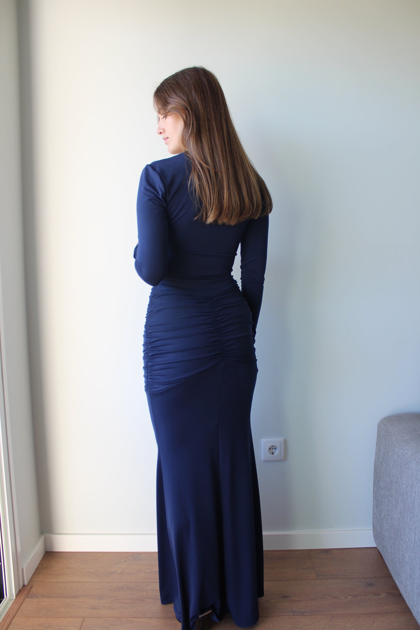 Vestdo com decote em V justo