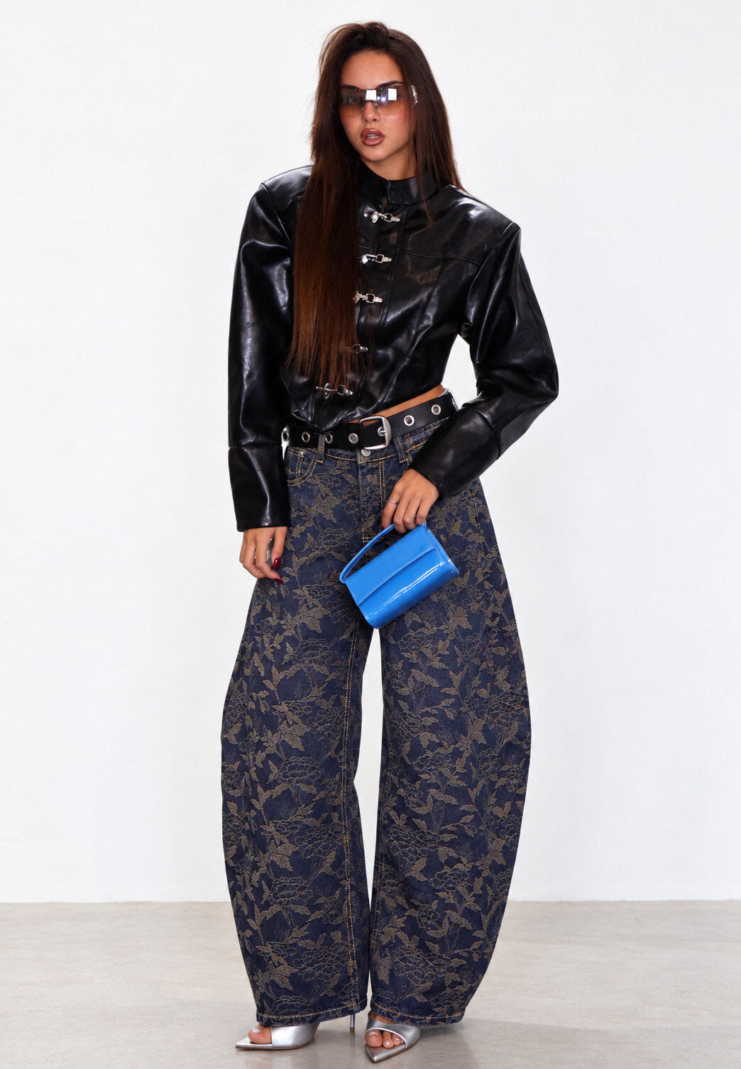 Wide balloon-cut jeans with contrasting floral patterns