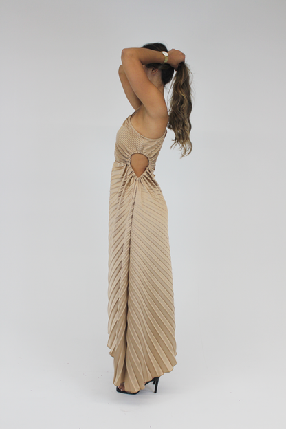 Vestido Plissado Assimétrico Midi c/ cut out