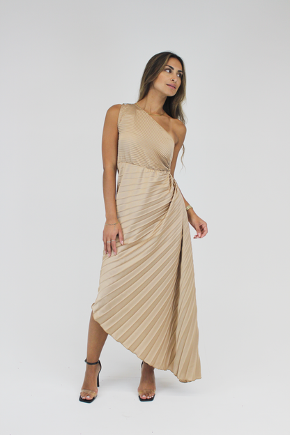 Vestido Plissado Assimétrico Midi c/ cut out