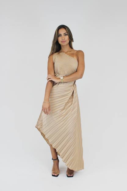 Vestido Plissado Assimétrico Midi c/ cut out