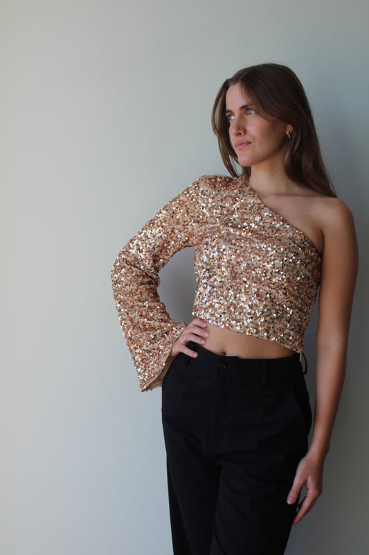 Top assimétrico de lantejoulas