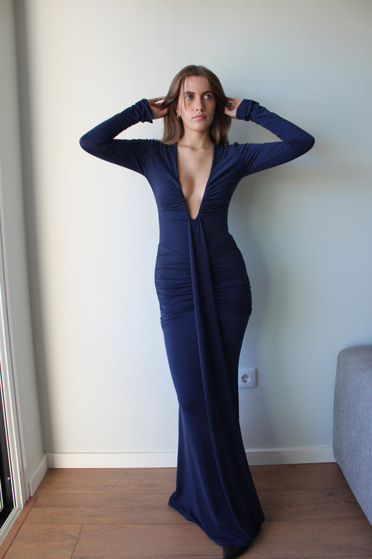 Vestdo com decote em V justo