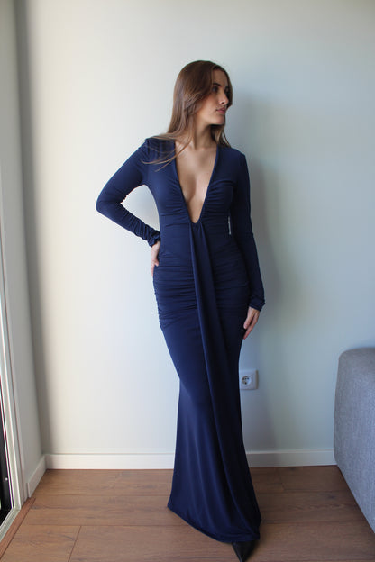 Vestdo com decote em V justo