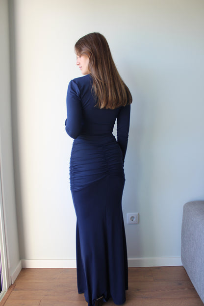 Vestdo com decote em V justo