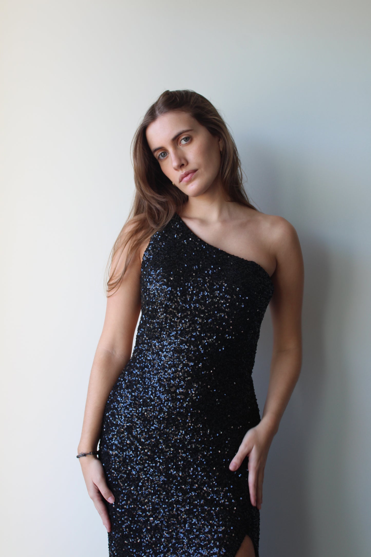 Vestido assimétrco lantejoulas