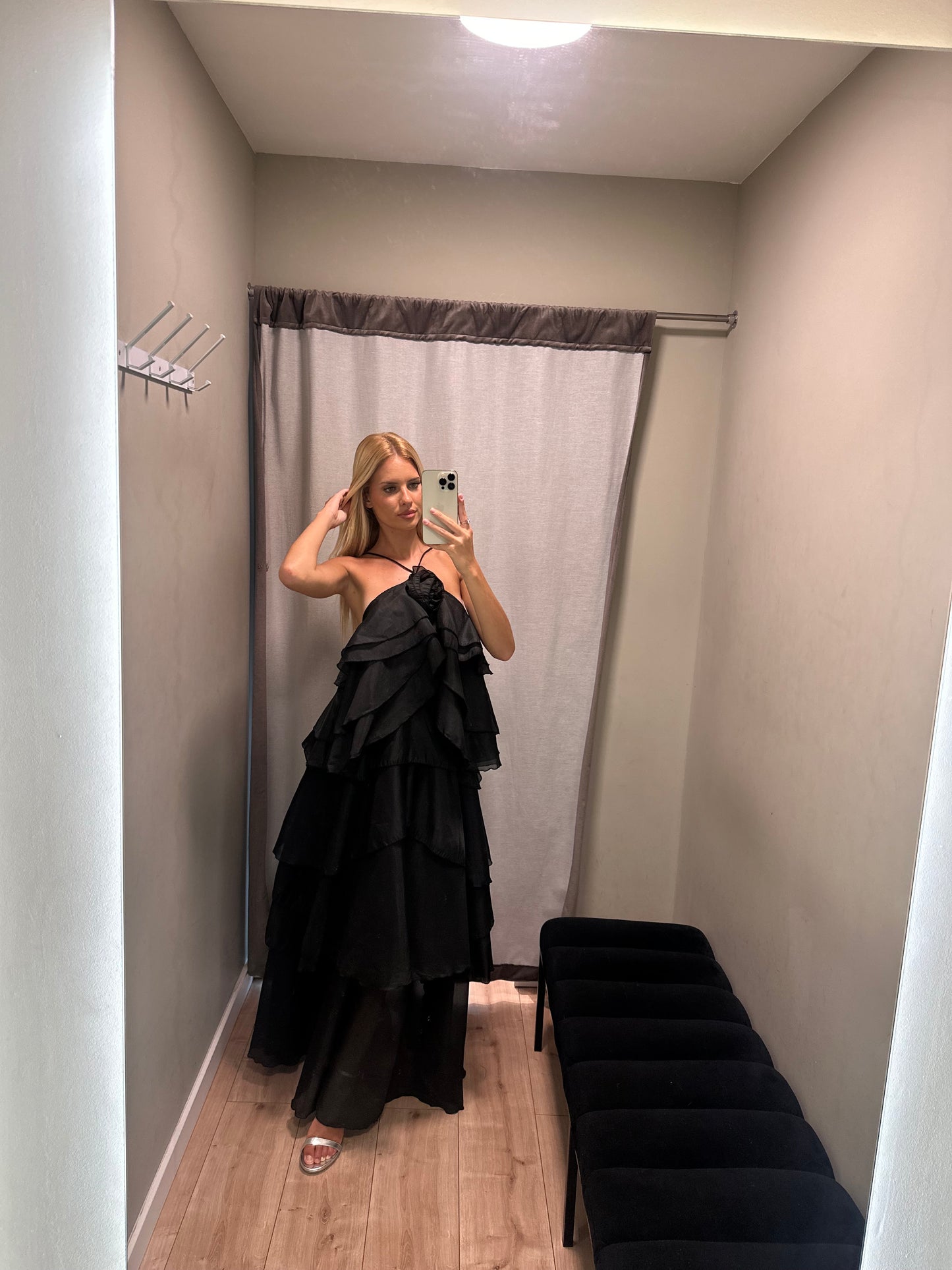 Vestido com flor preto