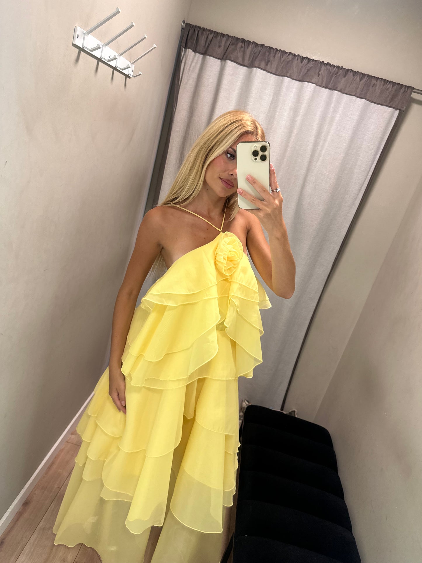 Vestido com flor Amarelo