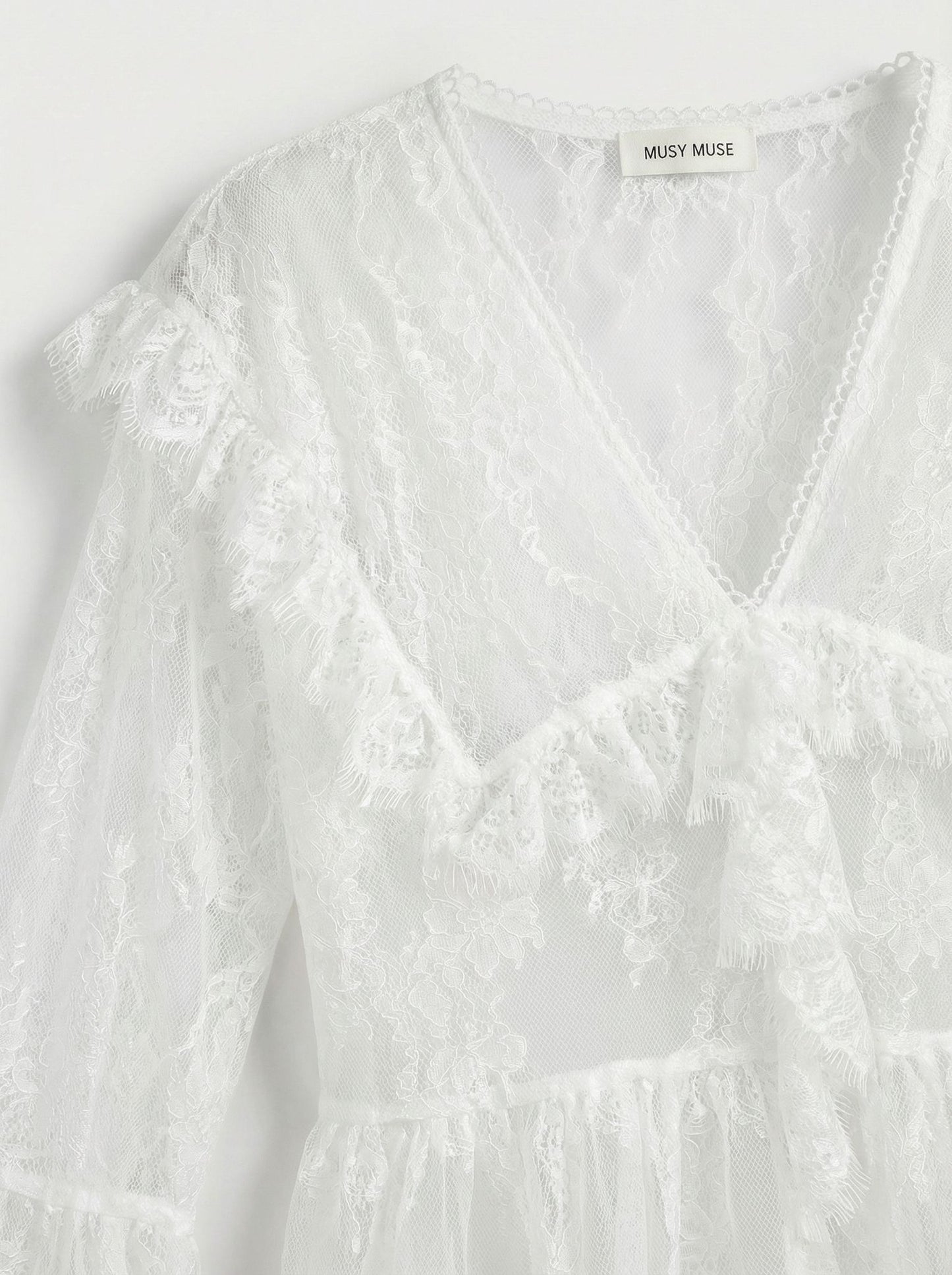 Blusa de renda com mangas