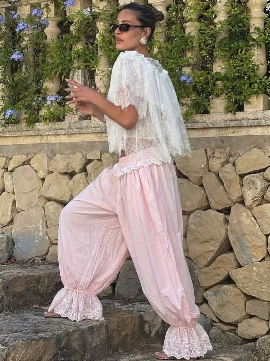 Calça com folho